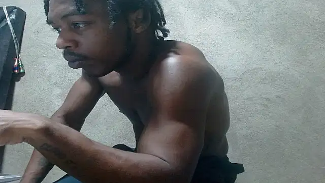 Larry-n-clouds Show in webcam