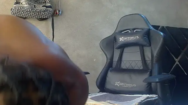 Larry-n-clouds' Webcam Show