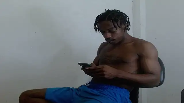 Larry-n-clouds Show in webcam