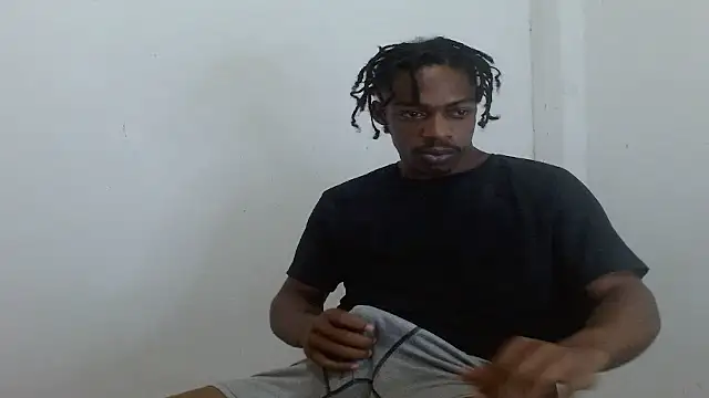 Larry-n-clouds Show in webcam