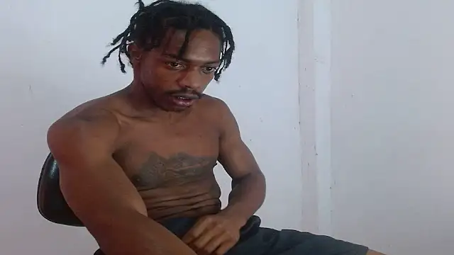 Larry-n-clouds Show in webcam