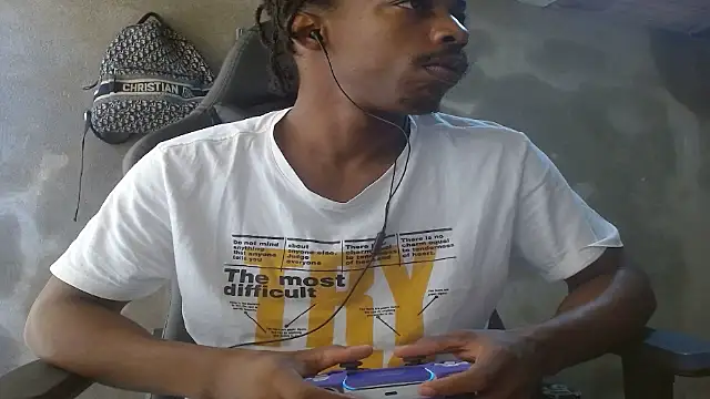 Pertunjukan Kamera Web Larry-n-clouds