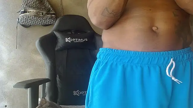 Larry-n-clouds Webcam Show