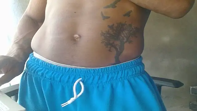 Larry-n-clouds Show in webcam
