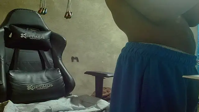 Larry-n-clouds webcam show