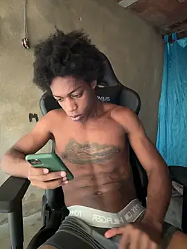Larry-n-clouds Show in webcam