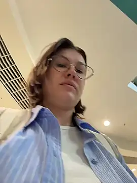 Chat +18 de RinaCat ao vivo