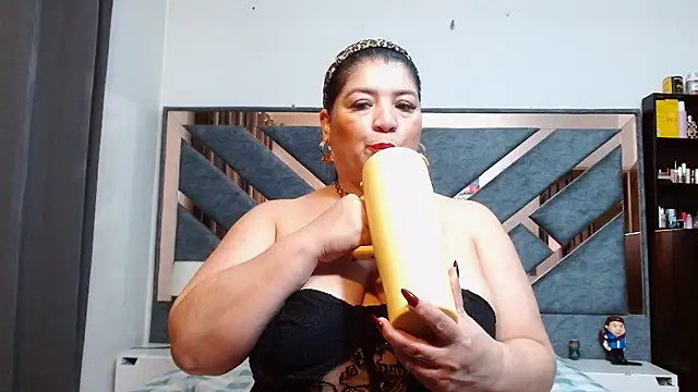KarlaTesg's Live XXX Chat