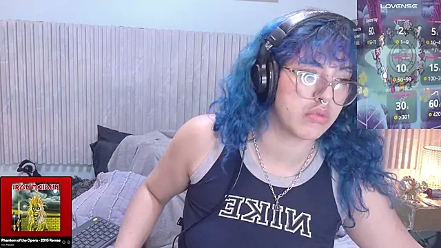 Eli666uwu Show in webcam