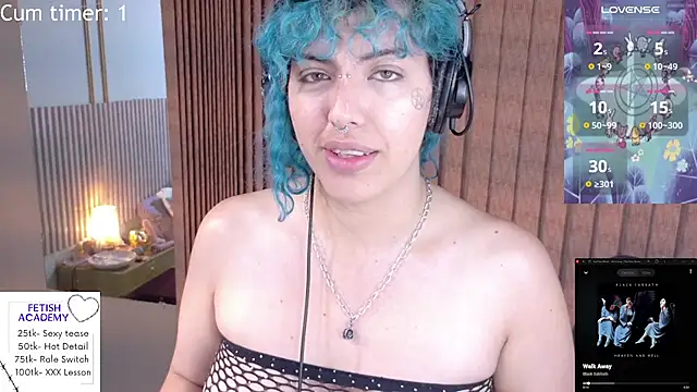 Eli666uwu: διαδικτυακό σόου στην κάμερα