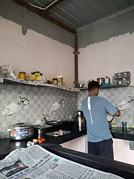 Honey000q: διαδικτυακό σόου στην κάμερα