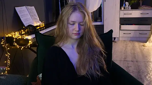hetaerart Adlı Modelin Canlı XXX Sohbeti