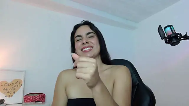 sweetcami1's Live Chat Room