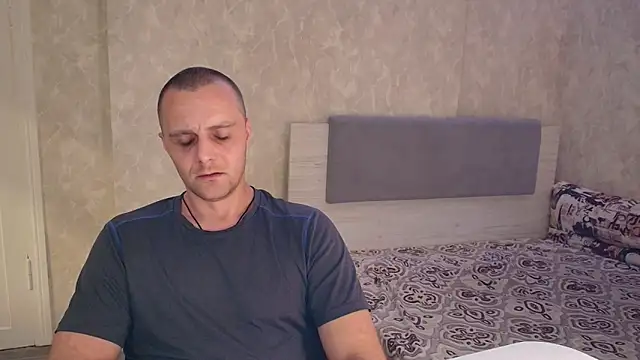 Ethan_G_ Show in webcam