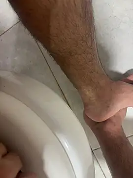 Roinuj098's Webcam Show