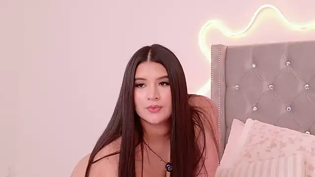 JuliaSUMMERS2022's Live XXX Chat