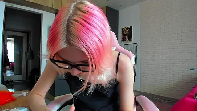 _Alice_Kitty webcam show