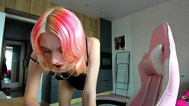 _Alice_Kitty Show in webcam