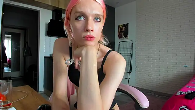 _Alice_Kitty Show in webcam
