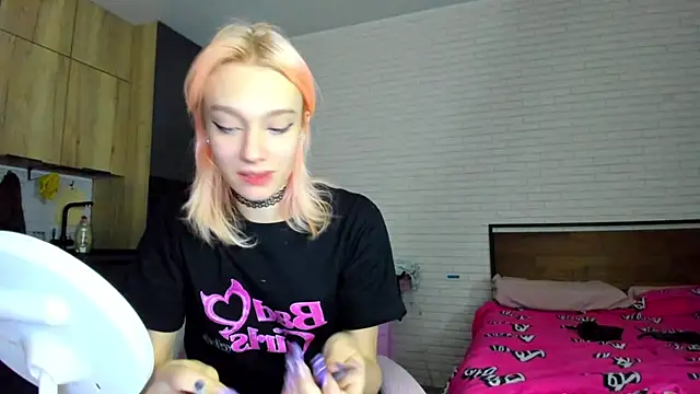 _Alice_Kitty Show in webcam