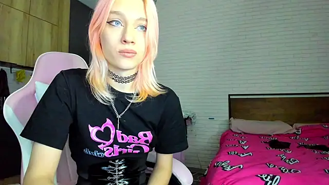 _Alice_Kitty Show in webcam