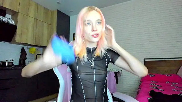 _Alice_Kitty Show in webcam