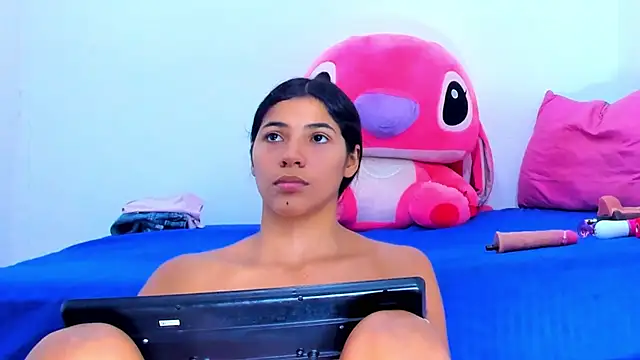 AriannaLewiis Show in webcam