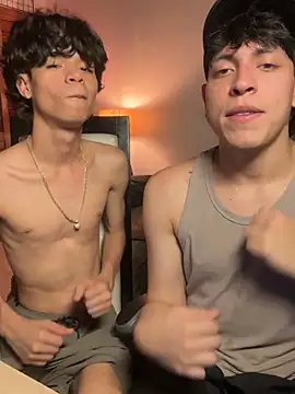MyLatinHotBoys: διαδικτυακό σόου στην κάμερα