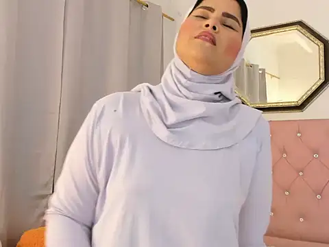 AishaAmin_ XXX чат на живо