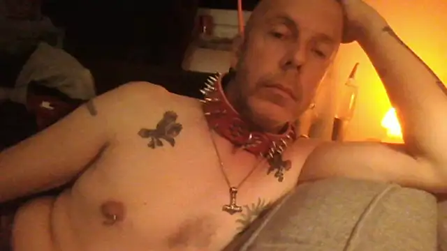 Pokazy przed kamerką – SHARPSkinhead