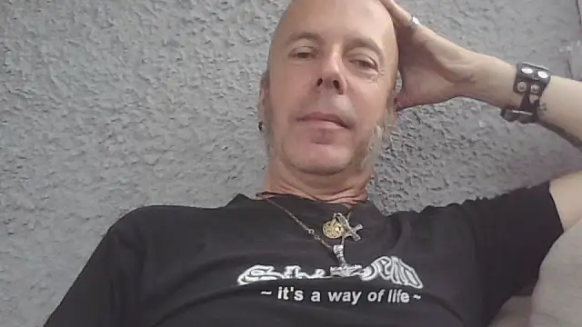 SHARPSkinhead Show in webcam