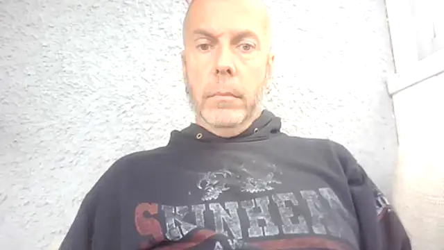 הופעת וובקאם של SHARPSkinhead