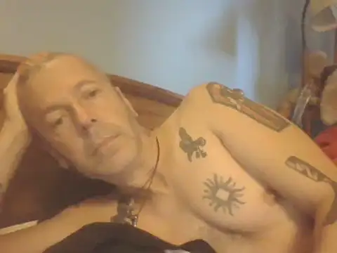 Živý XXX chat SHARPSkinhead