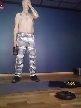 SHARPSkinhead Pertunjukan Webcam