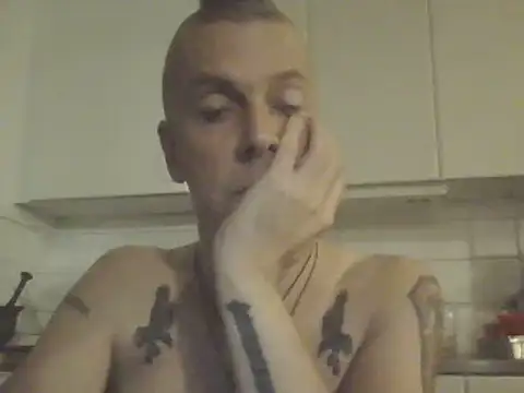 Pokazy przed kamerką – SHARPSkinhead