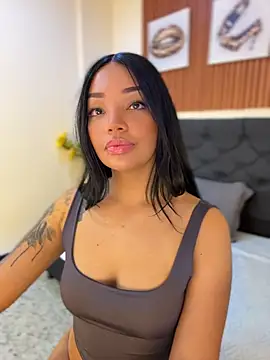 JennLeMoka Show in webcam