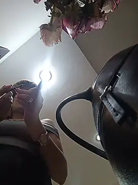 AdelinaVans Adlı Modelin Canlı XXX Sohbeti