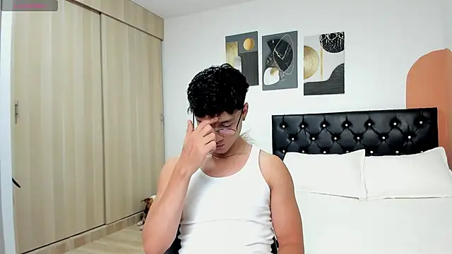 Sebastian-Dash Show in webcam
