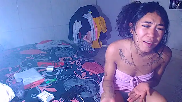 Triogirlhorny_'s Webcam Show