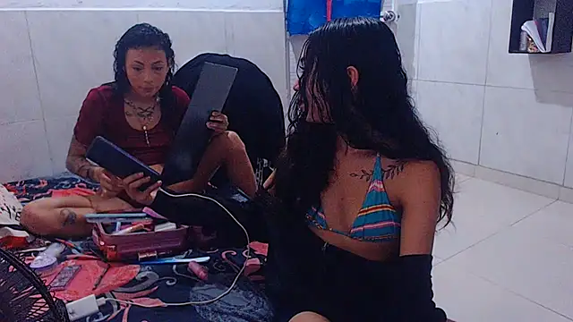 Show de webcam de Triogirlhorny_