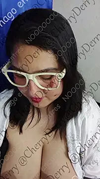 CherryDerry Adlı Modelin Canlı Sohbet Odası
