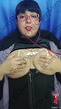 XXX chat uživo modela CherryDerry