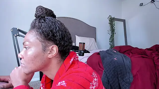 הופעת וובקאם של yiauana