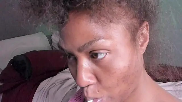 yiauana webcam show