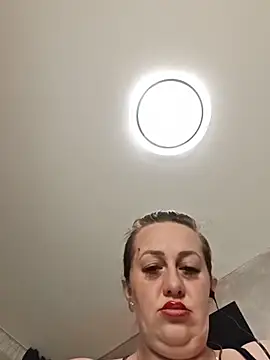 Webkamerová show AvaSquirtMilf