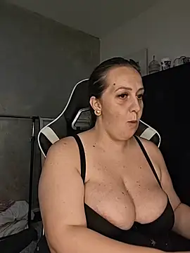Show de AvaSquirtMilf na webcam