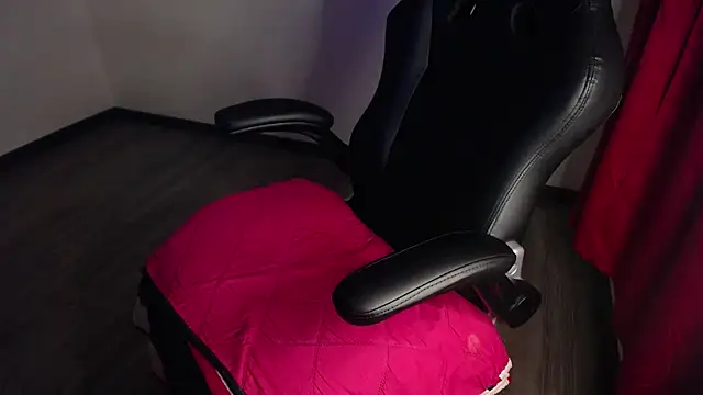 Živá chatovací místnost KittyHot20