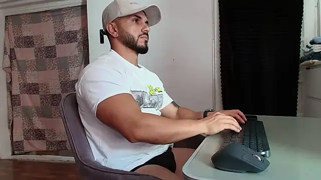 supermanboy94 Show in webcam