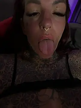 AileenInkOfficial Show in webcam