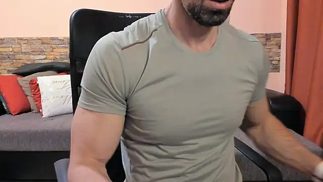 Show de HotHunkTrainer na webcam